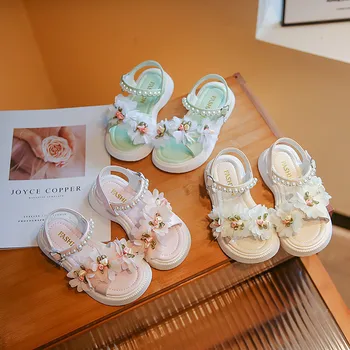 Сандалии для девочек 2023 Летние Туфли Принцессы с жемчугом и цветами для маленькой девочки; Модная пляжная обувь; Детские Повседневные сандалии